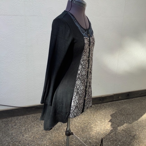 Papillon long sleeve light weight button front size small never worn. - Picture 2 of 6